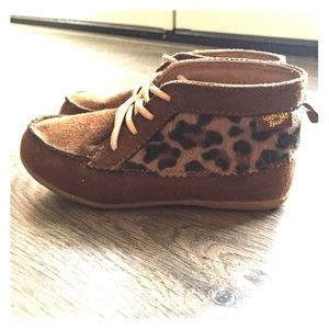 Oshkosh leopard shoes